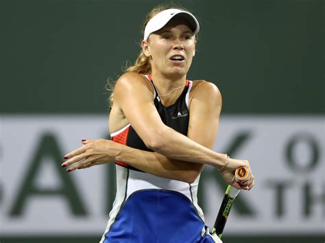 Caroline Wozniacki blows chance to overtake Simona Halep as world