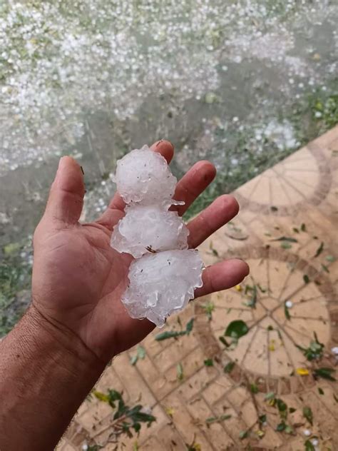 Pedras de granizo gigantes causam estragos no Rio Grande do Sul