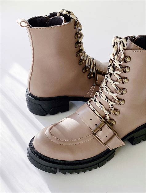 Ботинки высокие на шнуровке в магазине «MY BOOTS BAGS» на Ламбада-маркете