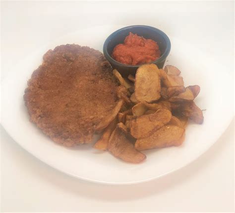 Шницел от кайма с пържени картофи и лютеница /400 гр. - TANDEMkitchen.bg