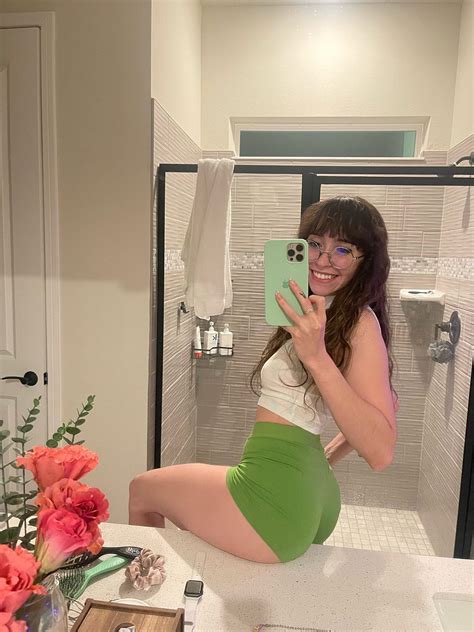 johanne defay - Lushcatlyn - Medium