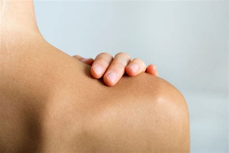 Trapezius Muscle Knots: Causes & Relief Techniques - memesita.com