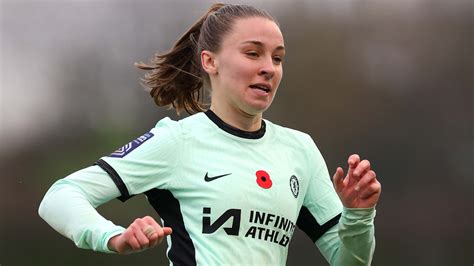 Women Football: Niamh Charles yongereye amase... - Inyarwanda.com