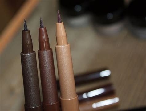 Чем лучше красить брови - карандашом или тенями?