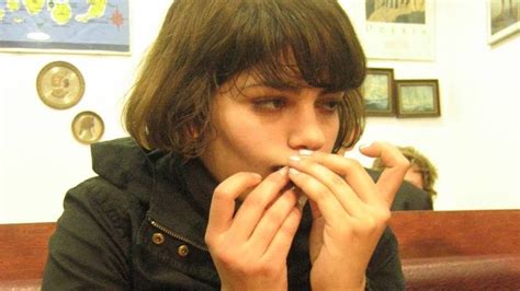 Казанские школьники травятся никотиновой жвачкой | ИА Красная Весна
