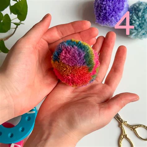 Pompoms Made Easy: Step-by-Step Guide to Using a Pompom Maker | Blog ...