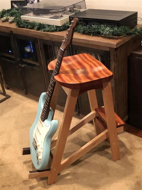 Diy guitar stands - classiclula