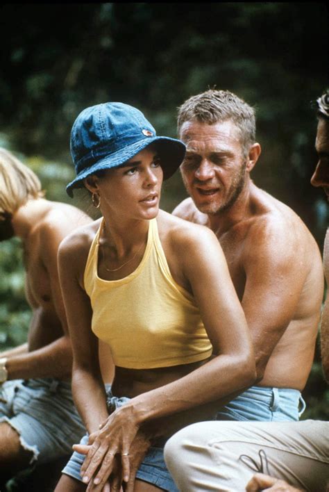 Ali MacGraw And Steve McQueen Sitting Photo Print (10 X 8) Item DAP1164