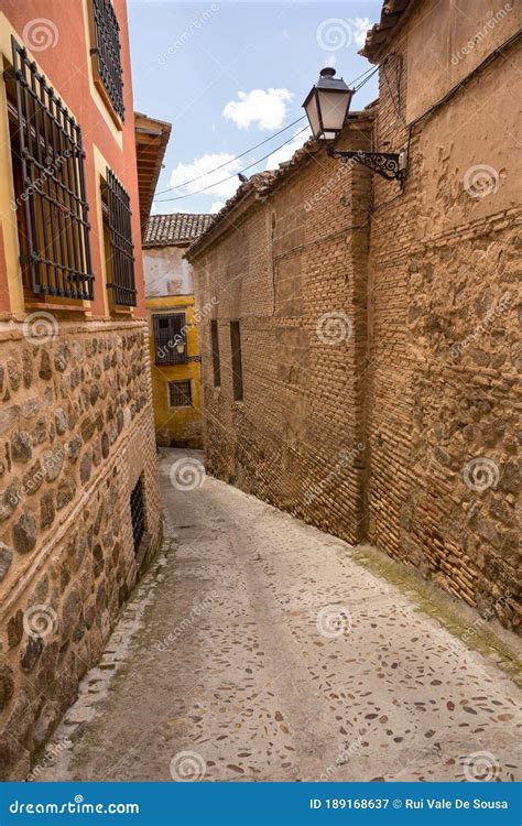 calle angosta de toledo imagen de archivo imagen de entrada
