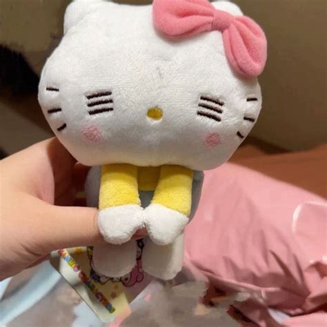 Hello Kitty Plush Keychain – Juneptune