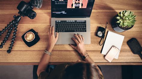 adobe reports growing opportunities   professional content creators