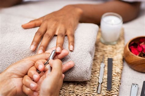 BOOKING ONLINE | Airport Nails - five
