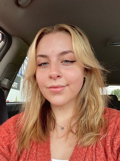 Annalysse Johnson – Medium