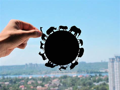 Картины, вырезанные из бумаги