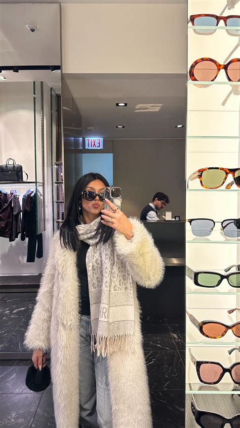 Rose Marie | my closet looks so much betterrrrr already😍 code: dqj6899