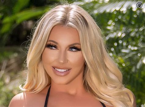 Kaelee Rene Biography, Age, Images, Height, Figure, Net Worth - Bioofy