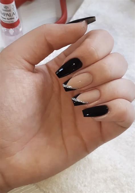 Modelo De Unha Em.gel Preta - Unhas pretas 🖤 | Unha de gel preta quadrada, Decoração pra unha ...