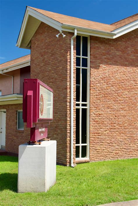 Historical guides explain the unique architecture of mount olivet cemetary 11