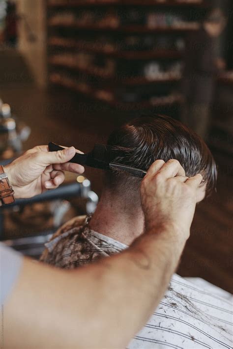 Barbers are discussing the revival of the classic men's pompadour