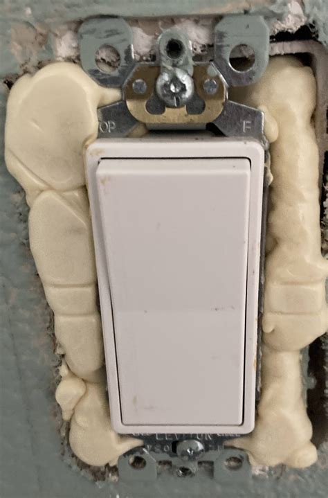 Light switch issue : r/homeowners