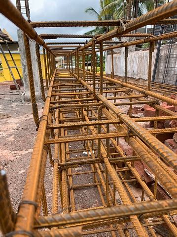 tulangan kerangka logam tulangan baja  beton  lokasi konstruksi