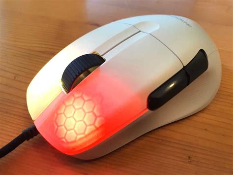 Roccat Kone Pro review: Lightweight gaming with speed and precision ...