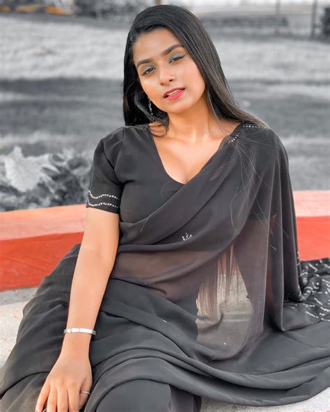 Suhana Khan: Elevate Your Wardrobe with Suhuuu's Signature Red Dress Looks