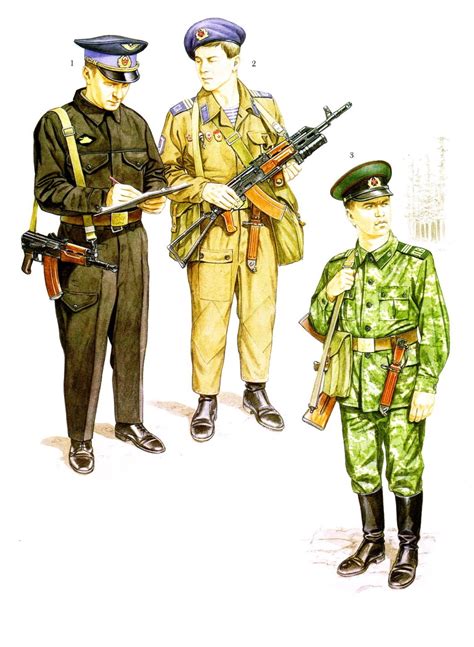 Советская военная форма. 1. Офицер ВДВ, танкового подразделения. 2 ...