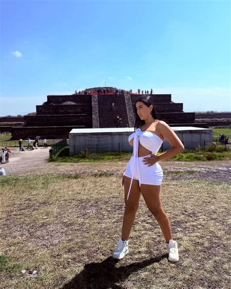 Lina Henao | Soy tu hada 🧚‍♀️ favorita? Los leo 😏 | Instagram