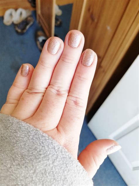 Pretty Woman NYC Nail Polish Review | a hundred tiny wishes