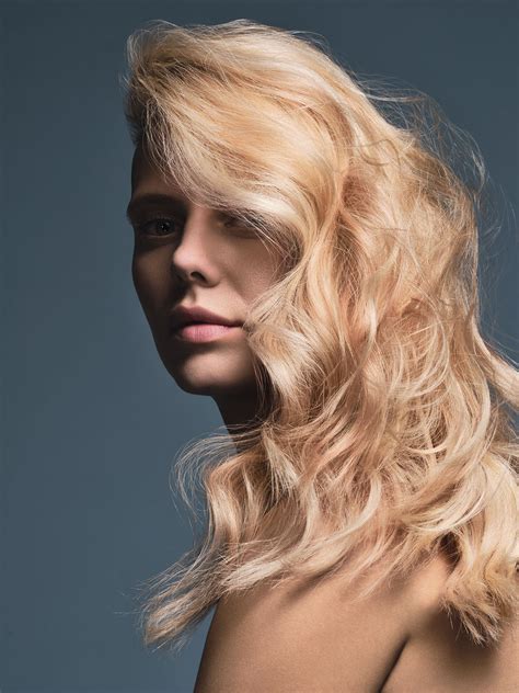 C-2023-Essential Looks 1.2023 De Schwarzkopf-1574-17 - Tupelu.com