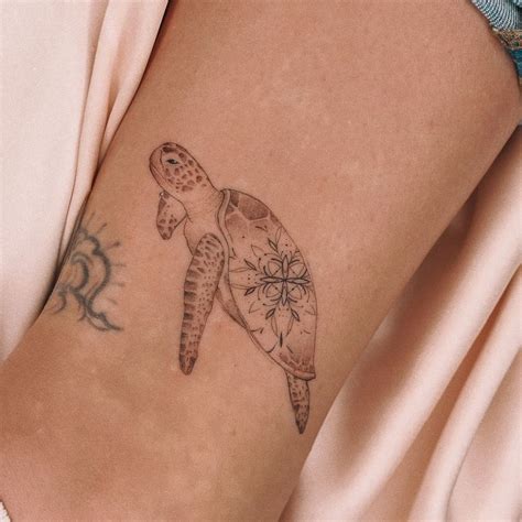 Fineline Turtle Tattoo | Schildkröte tattoo, Kleines schildkröte tattoo ...