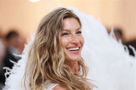Get Gisele Bündchen's Cool-Girl Airport Sandals Look for $24 | Us Weekly