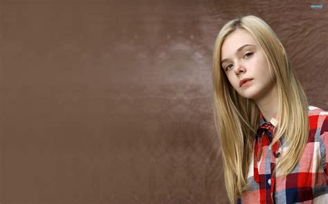 Brenton Thwaites And Elle Fanning