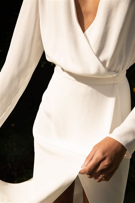 STYLE 021 // SILK WRAP DRESS – THE OWN STUDIO | Trouwjurk, Moderne