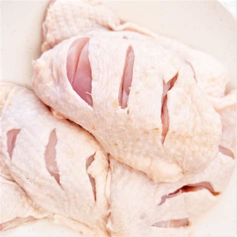 how long to air fry chicken thighs bone in