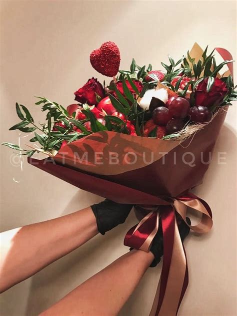 Фруктовый букет. Букет с гранатом. Букет с фруктами и ягодами.