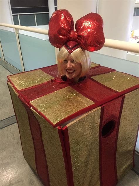 Walkabout Christmas Present - hiding inside her box and then popping