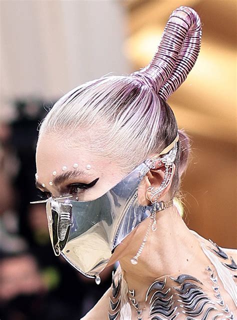 Лучшие прически и макияж Met Gala 2021