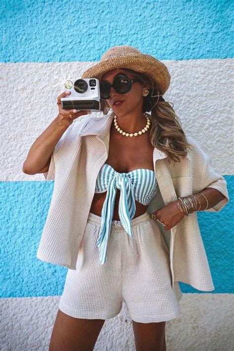 24 Chic White Shorts Outfits & Styling Ideas For Any Occasion - ItsAllBee | Solo Travel ...