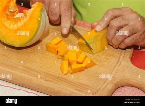 Cutting a pumpkin Stock Photo - Alamy