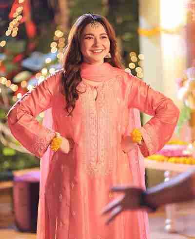 Hania Aamir Age, Movies, Height, Family, Husband & Wiki