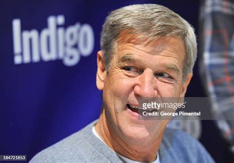 bobby orr signs copies   book orr  story  high res