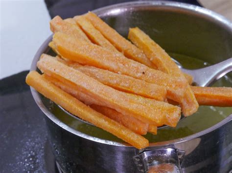 Knusprig frittierte Süßkartoffel Pommes - Mehr Genuss