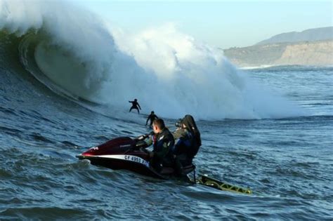 Conquering the Waves at Mavericks (26 pics) - Izismile.com