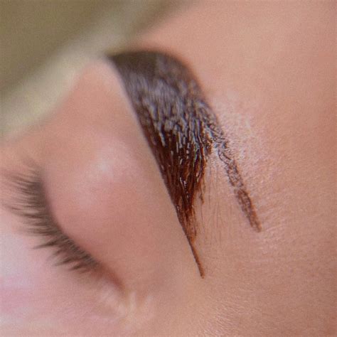 Henna Eyebrows, A Natural Alternative To Brow Tinting | BeautyStack