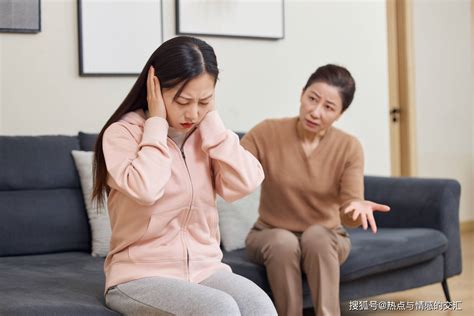 “妈老了，养不起你7岁的弟弟”，女儿连怼三句，父母哑口无言_静怡_孩子_母亲