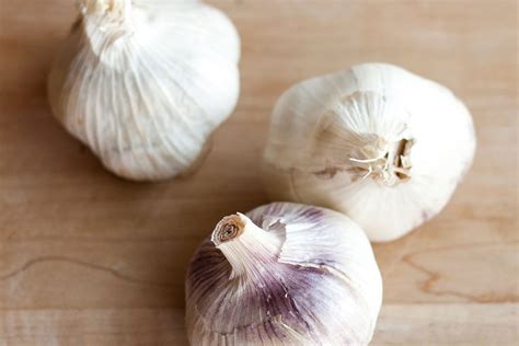 20 Seconds to Easier-Peeling Garlic | The Kitchn