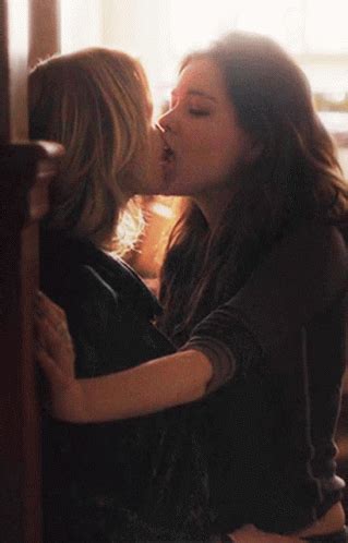 gay kiss gif gay kiss girls discover share gifs