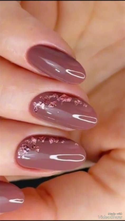 Unha Com Folha De Ouro Rosa - Folha De Ouro Rosa Unhas Decoradas Com Esmalte Marrom E Folha De Ouro